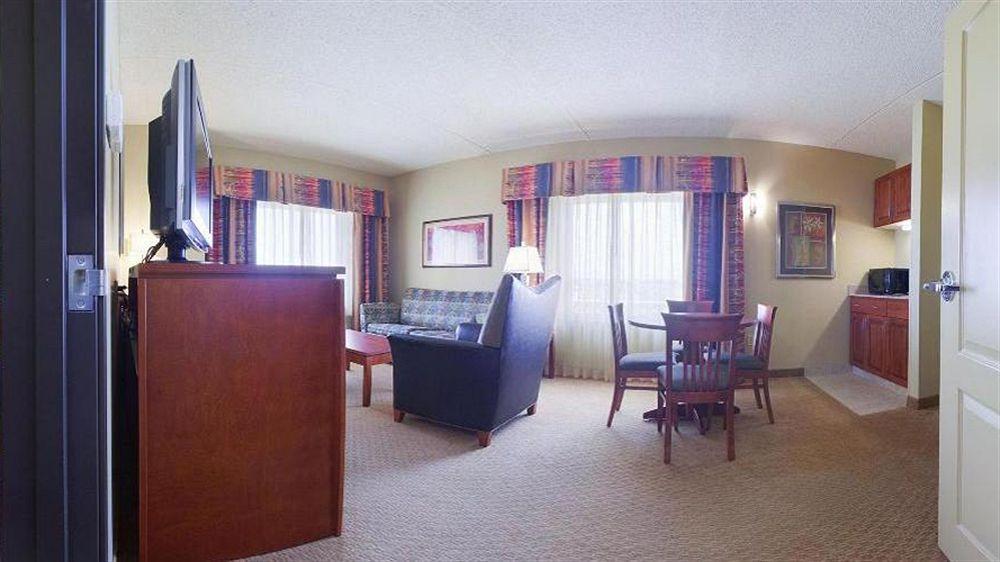Holiday & Northwest Minneapolis-arbor Lakes By Ihg Hotel 3*