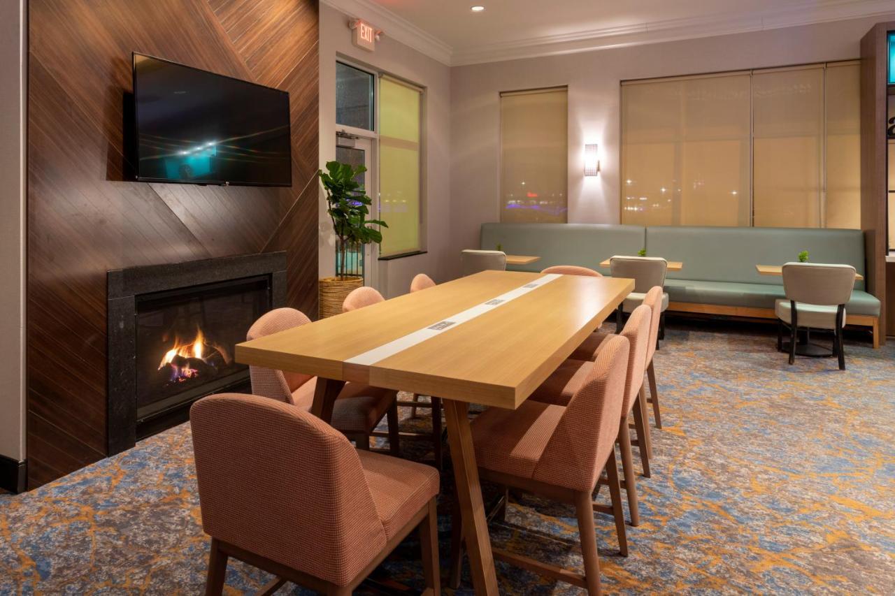 Holiday & Northwest Minneapolis-arbor Lakes By Ihg