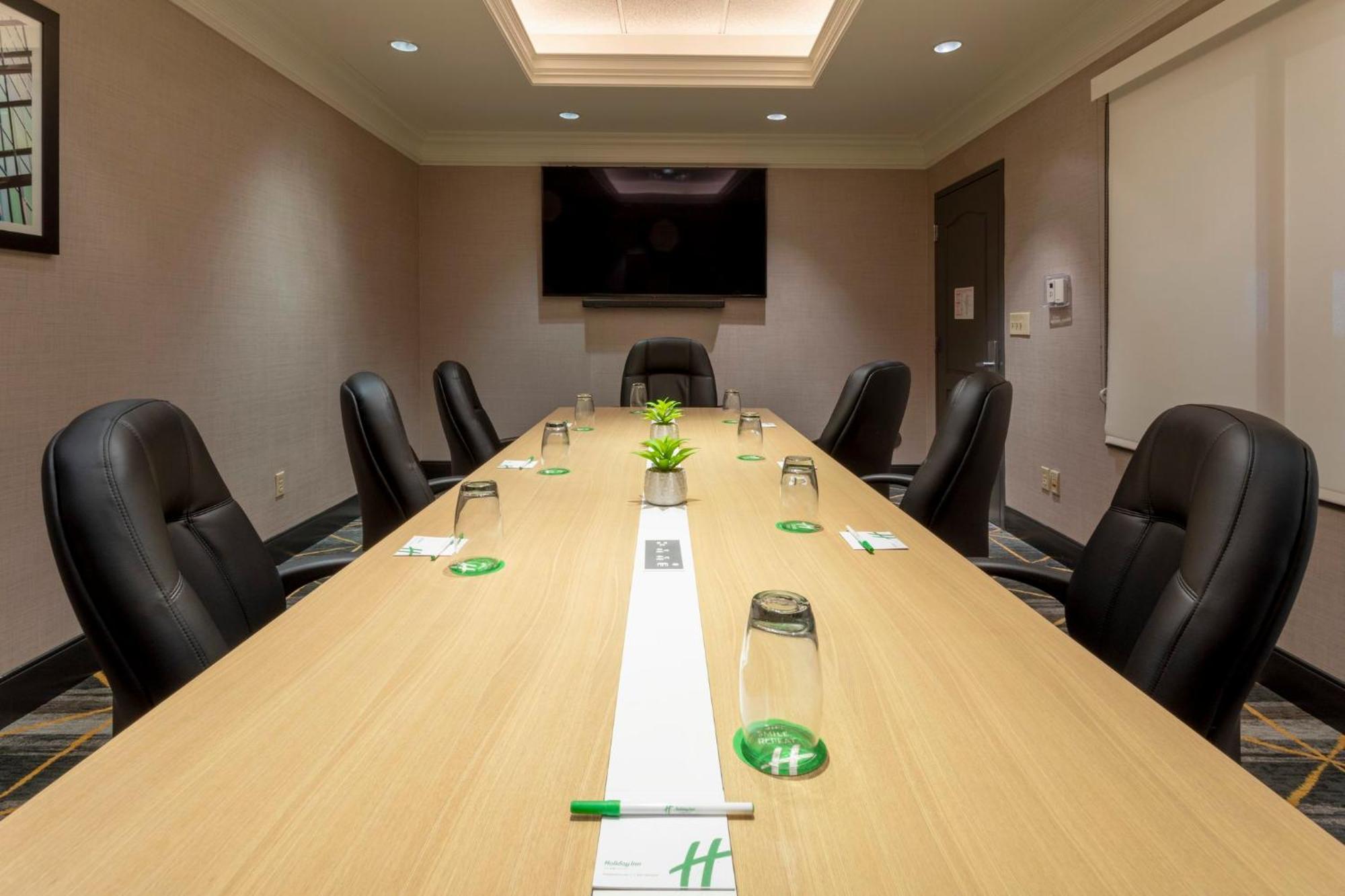Holiday & Northwest Minneapolis-arbor Lakes By Ihg Maple Grove